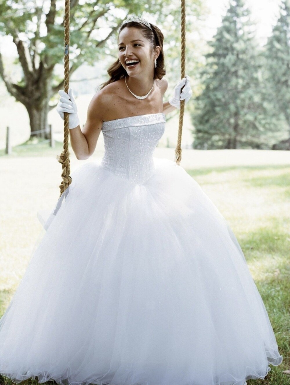 Strapless White Tulle Ball Gown Wedding Dress